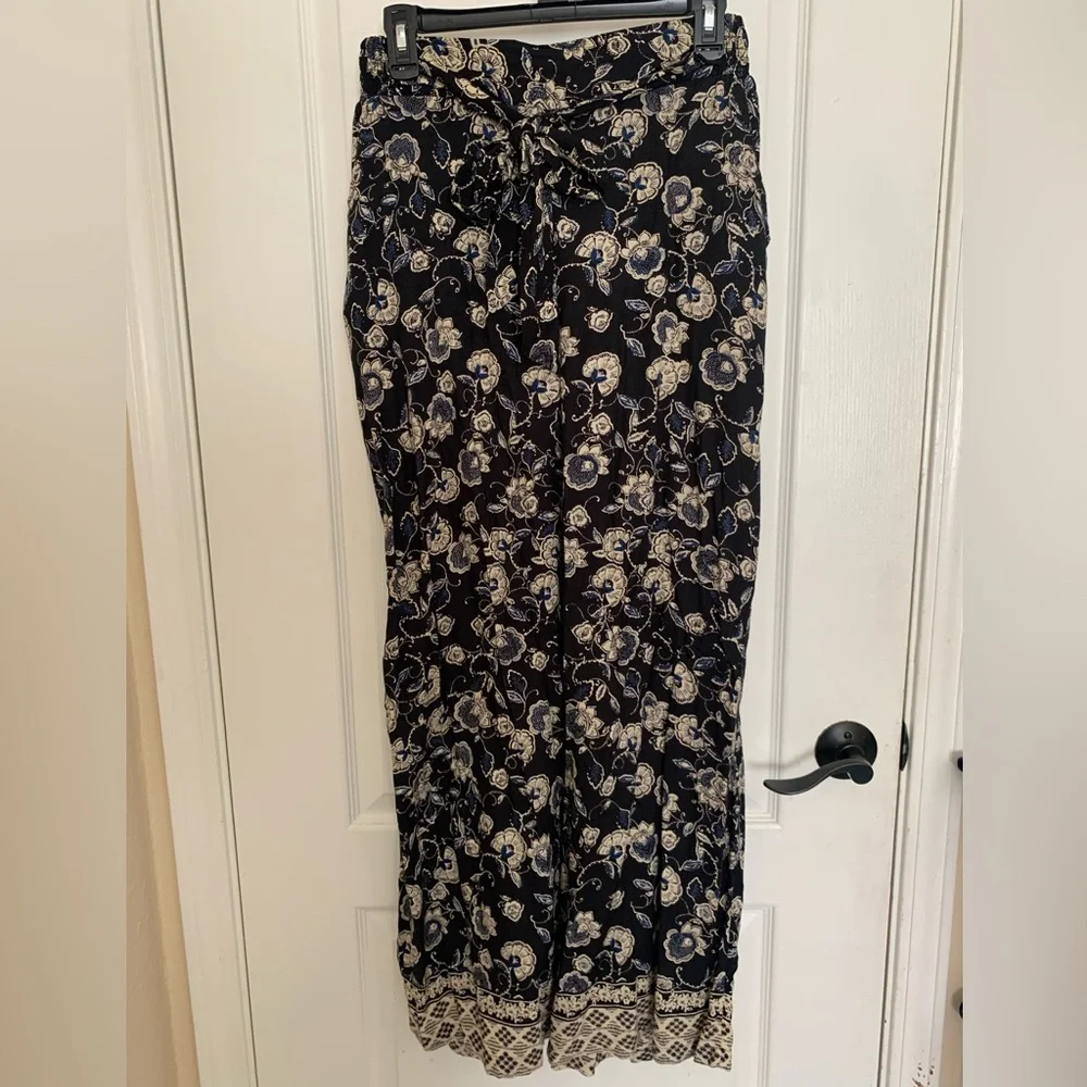 Blue Rain 100% Rayon Wide Leg Black Navy and White Floral Pant Size Medium - Picture 2 of 12